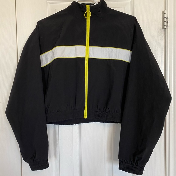 Cropped, Windbreaker - Picture 3 of 4